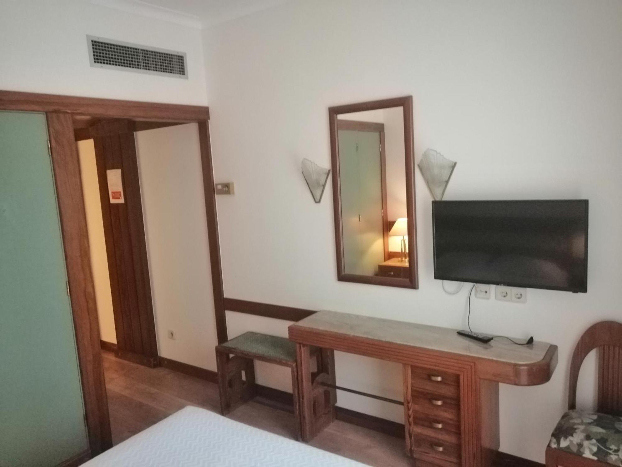 Hotel Universal Жереш Екстер'єр фото