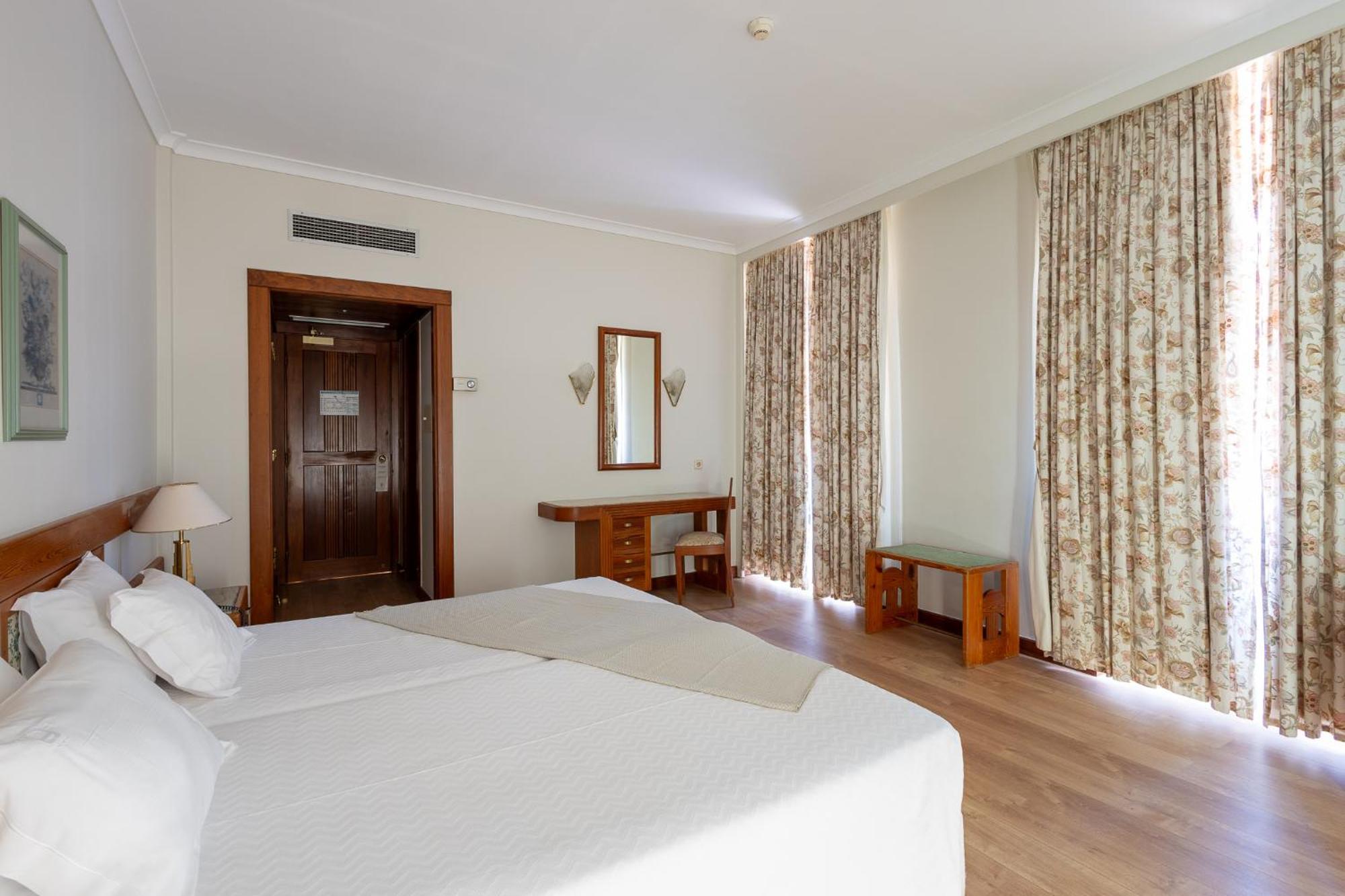 Hotel Universal Жереш Екстер'єр фото
