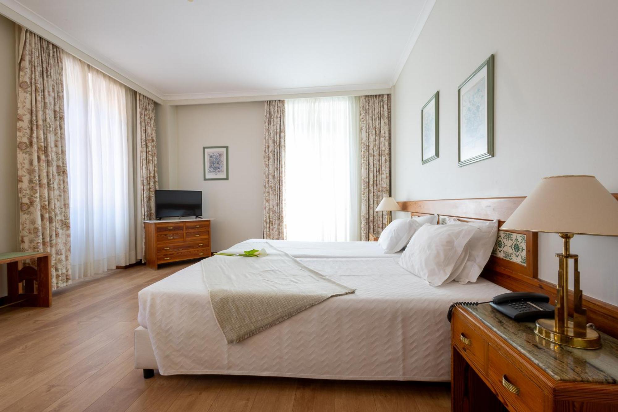 Hotel Universal Жереш Екстер'єр фото